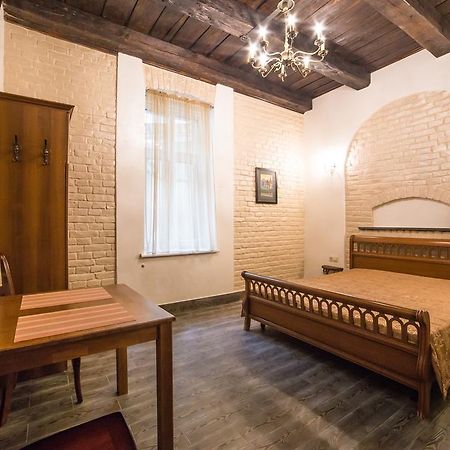 Apartment On Valova 16-2- 2 Minutes To Market Square Lviv Dış mekan fotoğraf